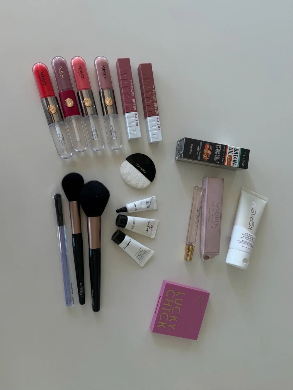 BUNDLE OF MAKE UP never used KOPARI - Kiko & Mabelline super stay lipsticks